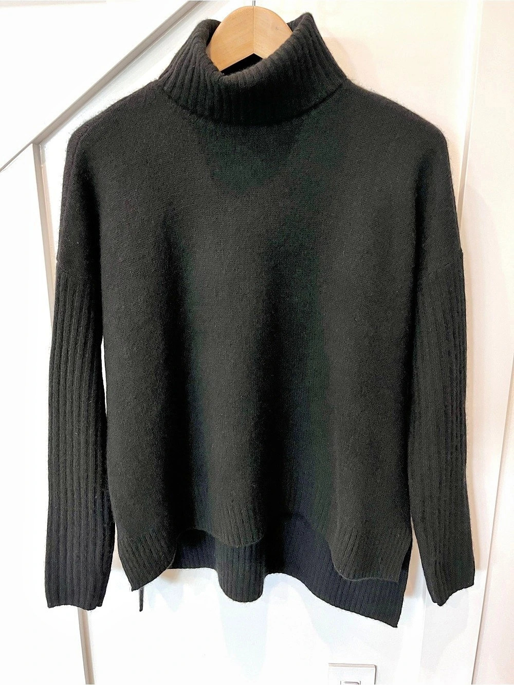 Saks Fifth Avenue 100% Cashmere Turtleneck Sweater Black Relaxed Fit XS